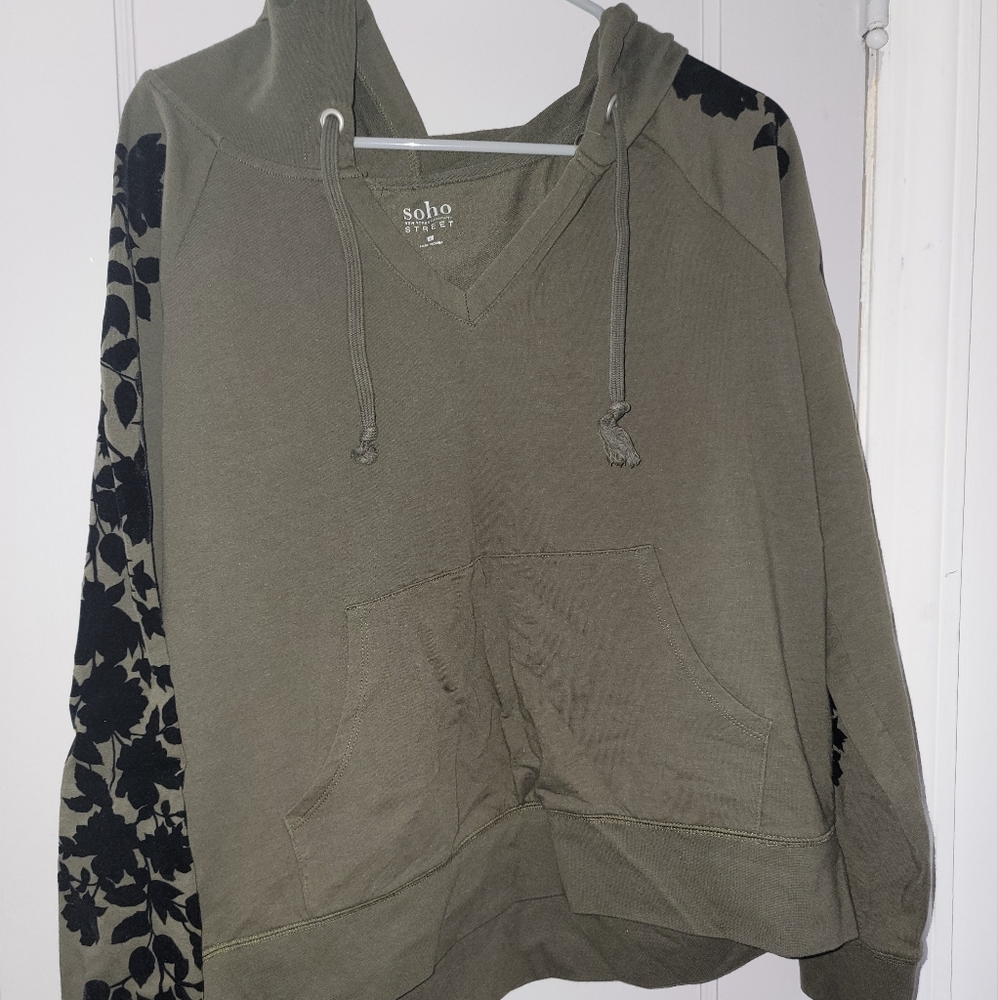 Lightweight hoodie with cute sleeve detail